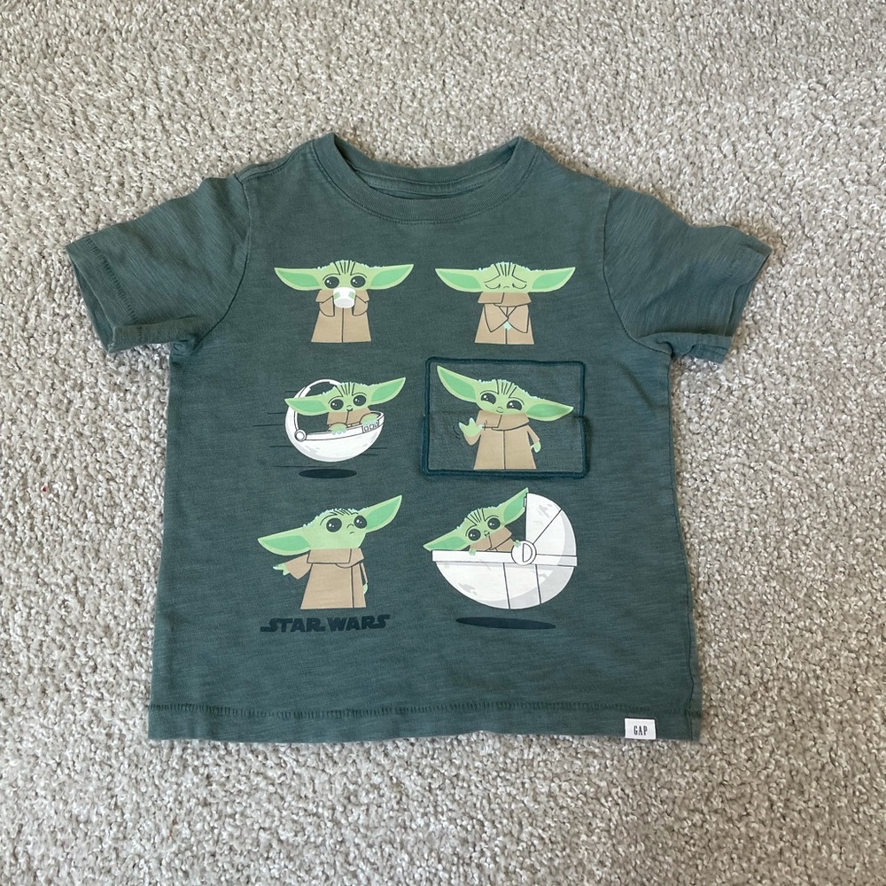 Gap Grogu flip tshirt